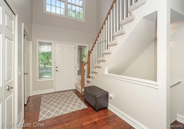 Photo 2 of Sale Pending at 1026 Pointe Pl Blvd, Rochester, MI 48307 1792 | MLS# 61023878 | Listing updated on 2026-09-10