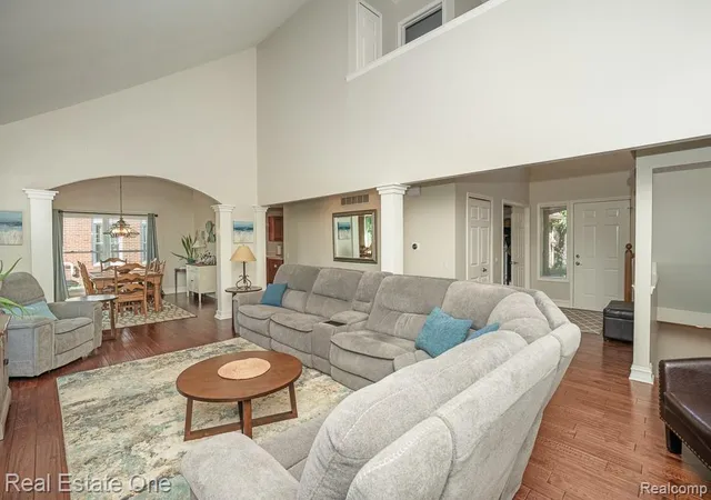Photo 3 of Sale Pending at 1026 Pointe Pl Blvd, Rochester, MI 48307 1792 | MLS# 61023878 | Listing updated on 2026-09-10