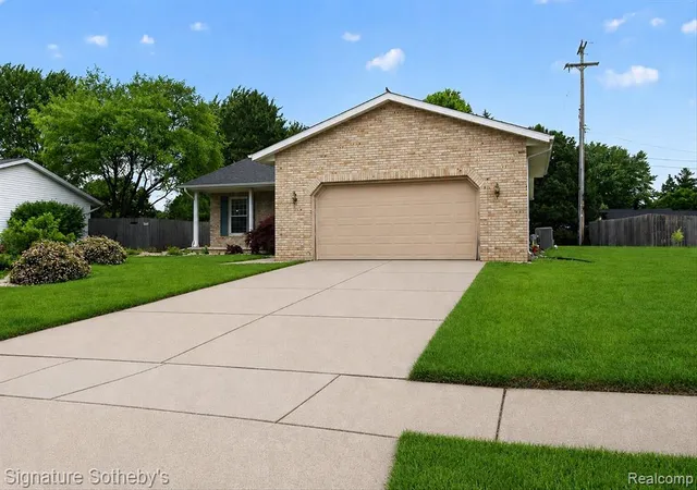 Homes for sale in Frankenmuth, MI | 652 Willow Ln, Frankenmuth, MI 48734 | MLS# 61002487