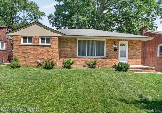 Homes for sale in Oak Park, MI | 14620 Pearson St, Oak Park, MI 48237 | MLS# 61007932