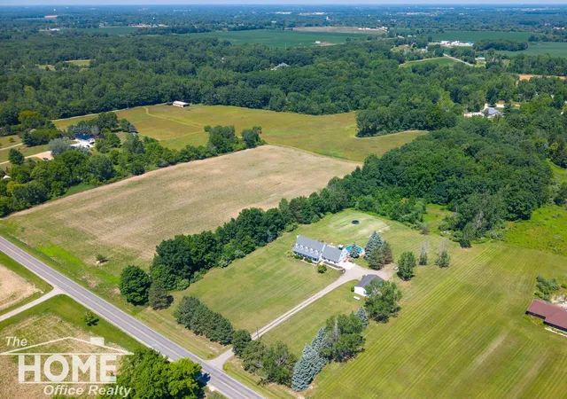 Homes for sale in Corunna, MI | 3985 Hibbard Rd, Corunna, MI 48817 | MLS# 50214616