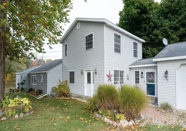 Single Family Residence at 35 Culbert Dr, Hastings, MI 49058 | MLS# 70249078 | | Sold on 2022-05-06