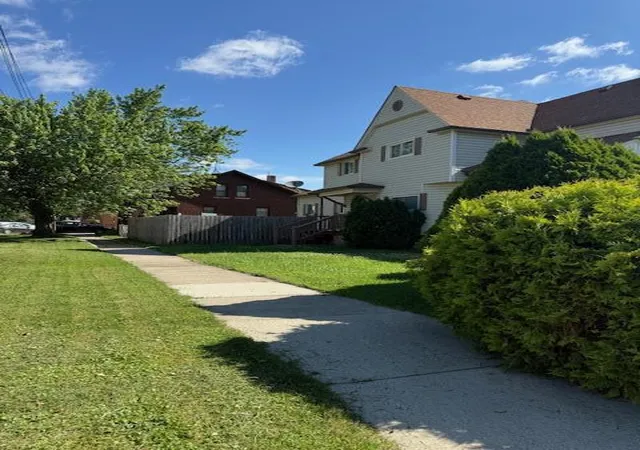 Photo 3 of Sale Pending at 464 Elm St, Wyandotte, MI 48192 | MLS# 70553593 | Listing updated on 2026-08-23