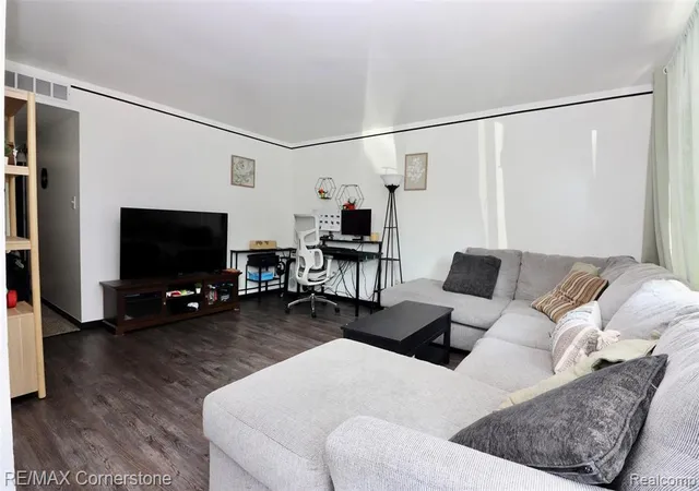 Photo 4 of Single family home for sale at 34280 Harroun St, Wayne, MI 48184 2412 | MLS# 61024207 | Listing updated on 2026-09-02