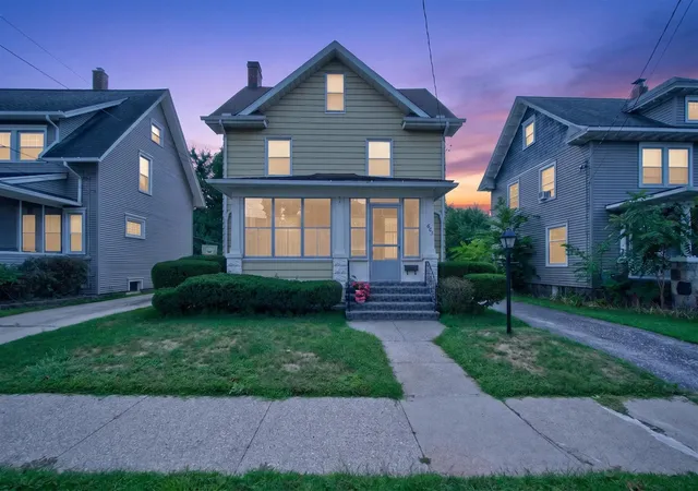 Photo 2 of Single family home for sale at 605 Harwood St, Jackson, MI 49203 | MLS# 70553898 | Listing updated on 2026-09-08