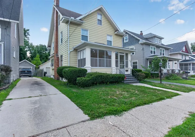 Photo 3 of Single family home for sale at 605 Harwood St, Jackson, MI 49203 | MLS# 70553898 | Listing updated on 2026-09-08