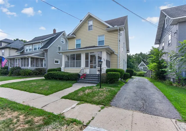 Photo 3 of Single family home for sale at 605 Harwood St, Jackson, MI 49203 | MLS# 70553898 | Listing updated on 2026-09-24