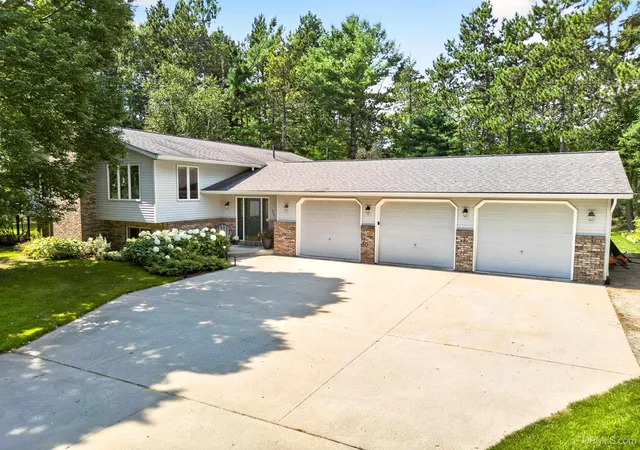 Photo 1 of Single family home for sale at 243 Timber Ln, Marquette, MI 49855 | MLS# 50218736 | Listing updated on 2026-09-03