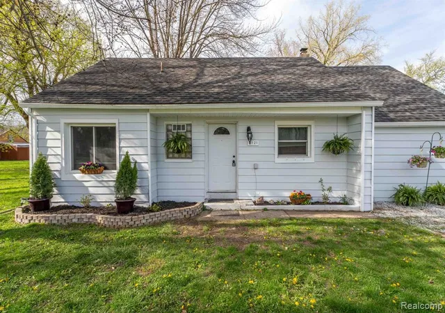 28th image of 2121 Chesley Dr, Sterling Heights, MI 48310 | MLS# 61002840