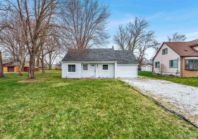 2nd image of 2121 Chesley Dr, Sterling Heights, MI 48310 | MLS# 61002840