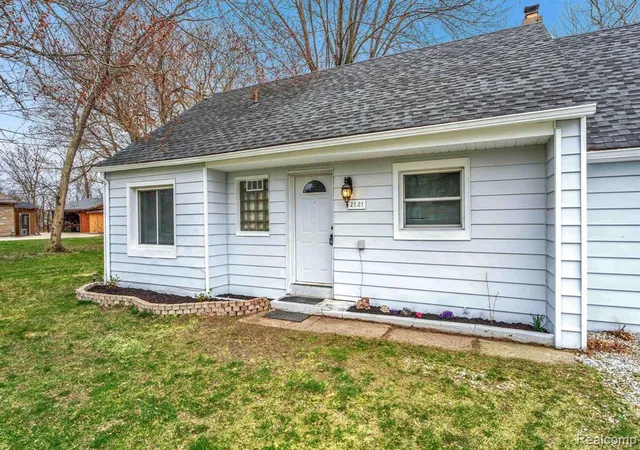 3rd image of 2121 Chesley Dr, Sterling Heights, MI 48310 | MLS# 61002840