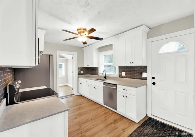 4th image of 2121 Chesley Dr, Sterling Heights, MI 48310 | MLS# 61002840