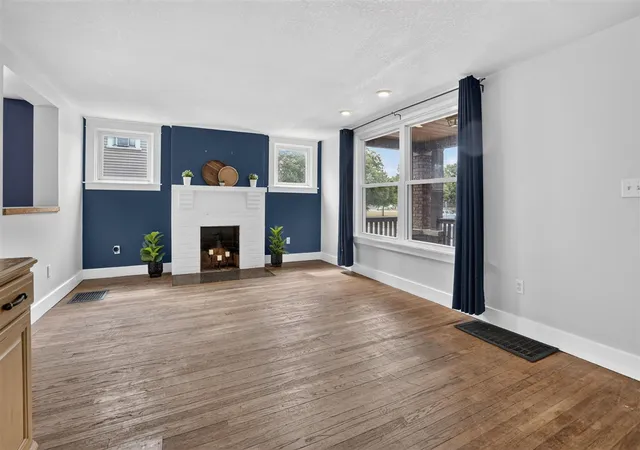 Photo 2 of Single family home for sale at 211 S Dean St, Bay City, MI 48706 | MLS# 70555271 | Listing updated on 2026-08-28