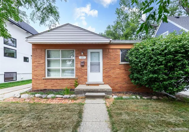 1st image of 1377 Chapin Ave, Birmingham, MI 48009 | MLS# 61022208