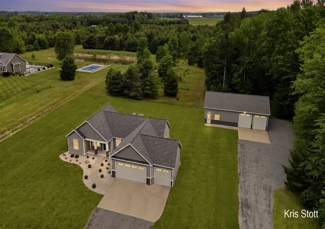 Homes for sale in West Olive, MI | 11839 Fillmore St, West Olive, MI 49460 | MLS# 70537887