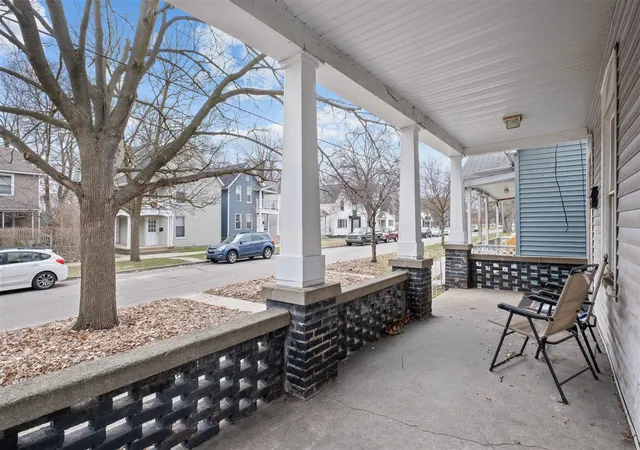 Listing Photo 4 - Condo for sale in building located at 937 Davis Ave, Grand Rapids, MI 49504
