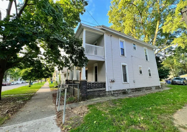 Listing Photo 5 - Condo for sale in building located at 937 Davis Ave, Grand Rapids, MI 49504
