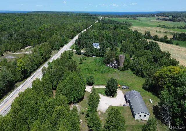 Photo 3 of Single family home for sale at 5580 Ll Rd, Garden, MI 49835 | MLS# 50216258 | Listing updated on 2026-09-14