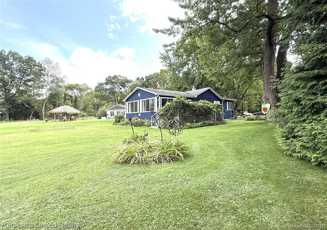 Photo 3 of Sale Pending at 12035 Read Rd, Fenton, MI 48430 9541 | MLS# 61022966 | Listing updated on 2026-09-28