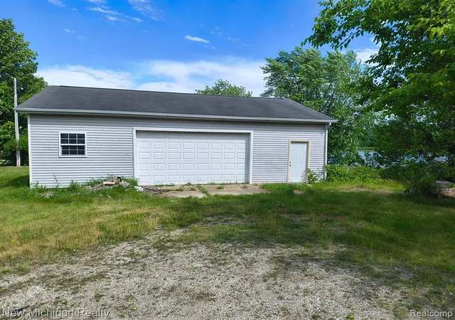 Photo 2 of Single family home for sale at 17221 W Us Hwy 223, Addison, MI 49220 | MLS# 60986468 | Listing updated on 2026-08-18