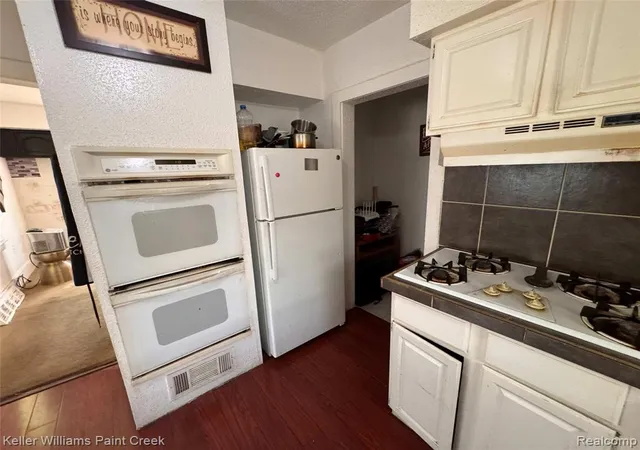 Photo 4 of Sale Pending at 93 S Anderson Ave, Pontiac, MI 48342 2909 | MLS# 61024289 | Listing updated on 2026-09-15