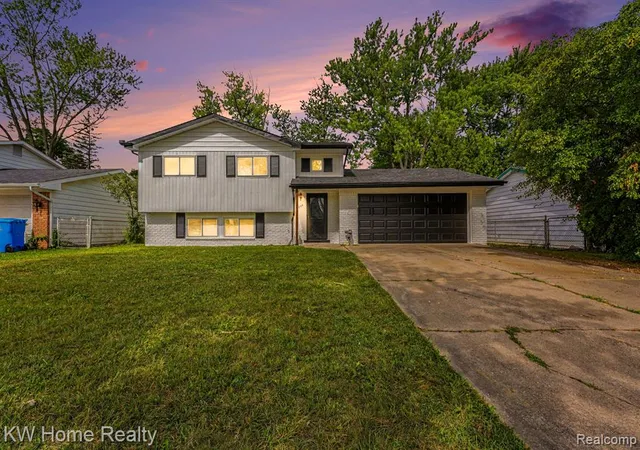 Photo 2 of Sale Pending at 720 Jamestown Rd, Auburn Hills, MI 48326 3417 | MLS# 61022486 | Listing updated on 2026-08-31