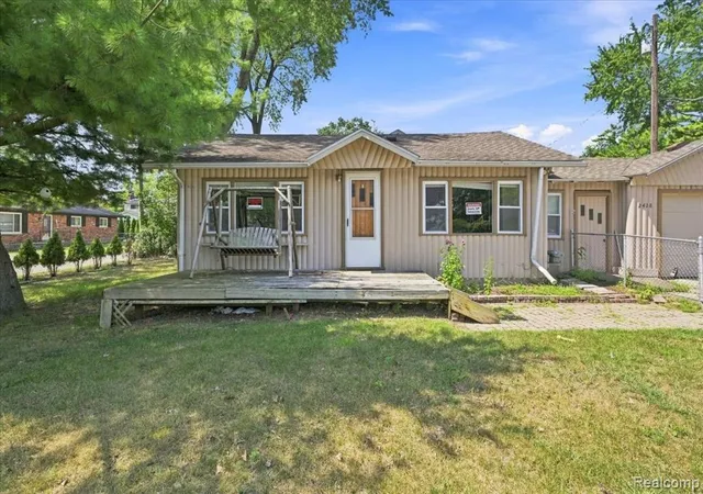 1st image of 2428 Circle Dr, West Bloomfield, MI 48324 3722 | MLS# 61023776