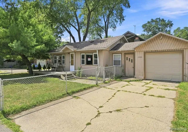 23rd image of 2428 Circle Dr, West Bloomfield, MI 48324 3722 | MLS# 61023776