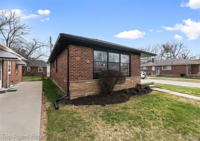 Photo 4 of Sale Pending at 12751 Oak Park Blvd, Oak Park, MI 48237 | MLS# 60982695 | Listing updated on 2026-07-07