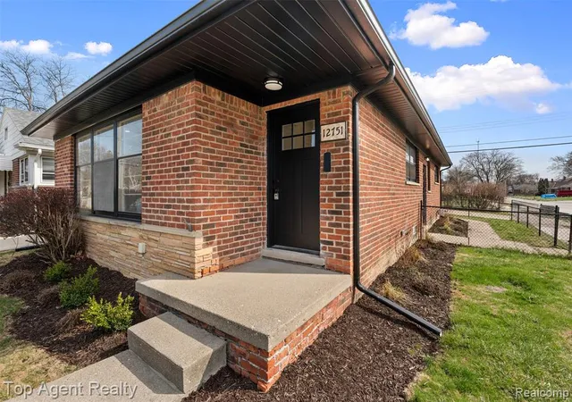 Photo 5 of Sale Pending at 12751 Oak Park Blvd, Oak Park, MI 48237 | MLS# 60982695 | Listing updated on 2026-07-07