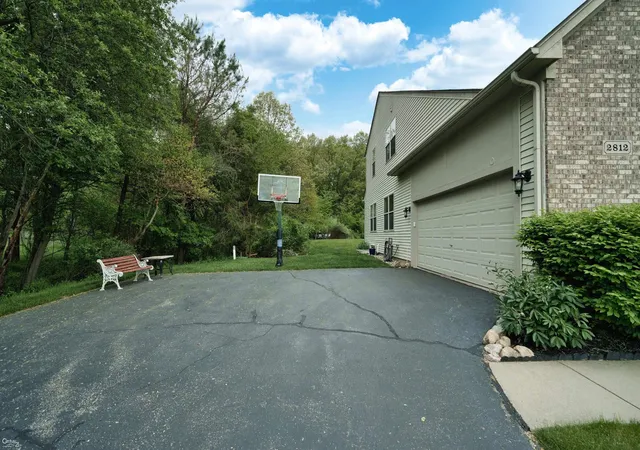 Photo 5 of Single Family Residence at 2812 Steeplechase St, Highland, MI 48357 | MLS# 50208789 |  | Sold on 2026-06-25