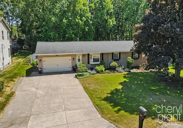 Homes for sale in Spring Lake, MI | 15888 Vinecrest Ave, Spring Lake, MI 49456 | MLS# 70538268