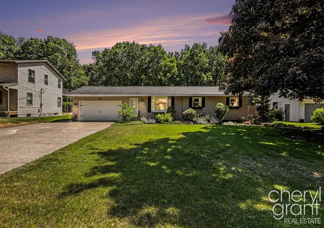 Homes for sale in Spring Lake, MI | 15888 Vinecrest Ave, Spring Lake, MI 49456 | MLS# 70538268