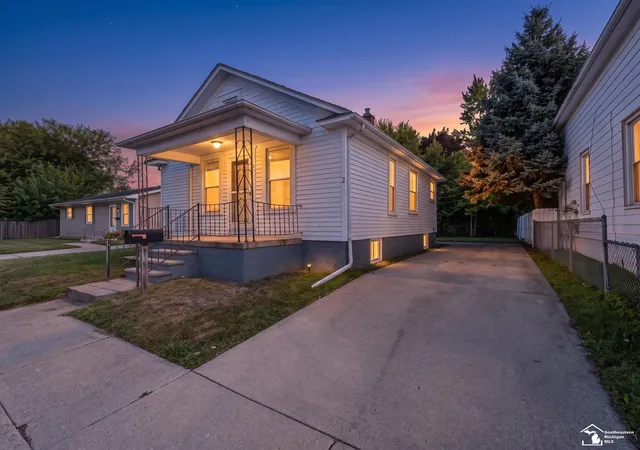 Photo 2 of Single family home for sale at 6 Long Ct, Monroe, MI 48161 | MLS# 50220161 | Listing updated on 2026-09-12