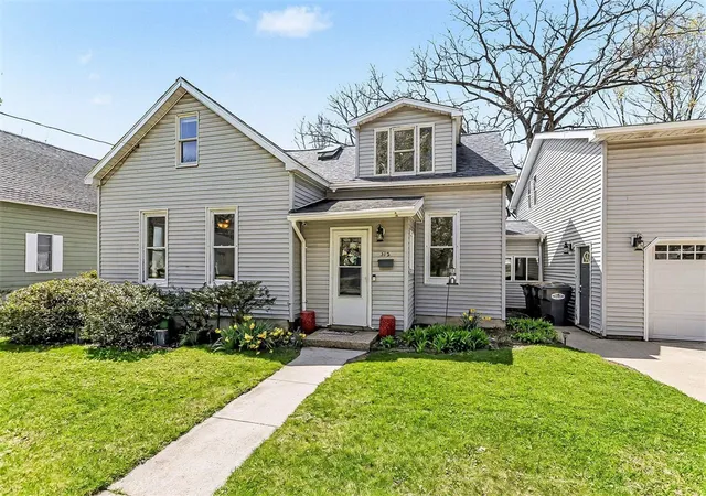 1st image of 512 Lagrange St, South Haven, MI 49090 | MLS# 70526001