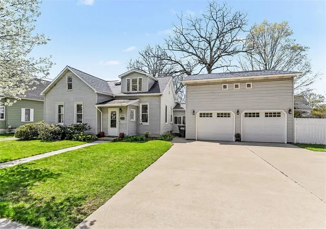 2nd image of 512 Lagrange St, South Haven, MI 49090 | MLS# 70526001