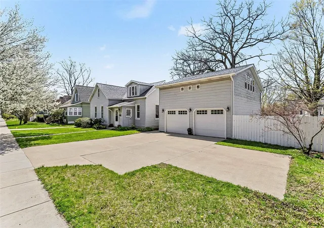 3rd image of 512 Lagrange St, South Haven, MI 49090 | MLS# 70526001