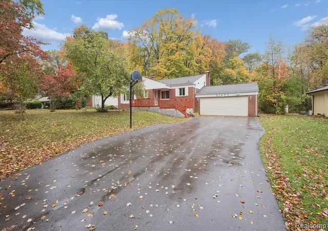 Photo 3 of Sale Pending at 21473 Lundy Dr, Farmington Hills, MI 48336 | MLS# 60980340 | Listing updated on 2026-07-07
