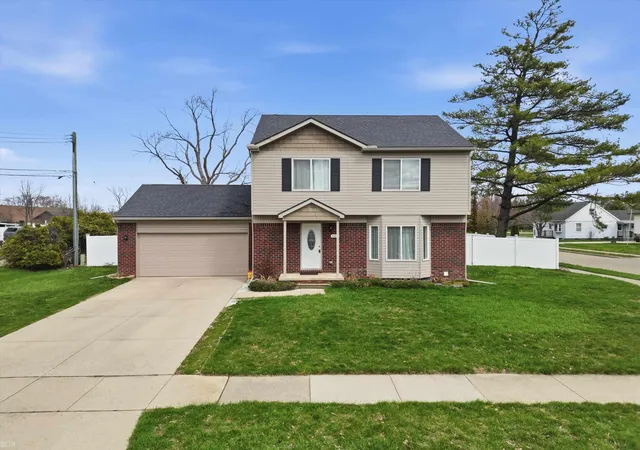 Photo 4 of Single Family Residence at 506 W Woodside Ave, Madison Heights, MI 48071 | MLS# 50210124 |  | Sold on 2026-07-01