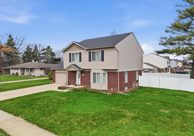 Photo 5 of Single Family Residence at 506 W Woodside Ave, Madison Heights, MI 48071 | MLS# 50210124 |  | Sold on 2026-07-01