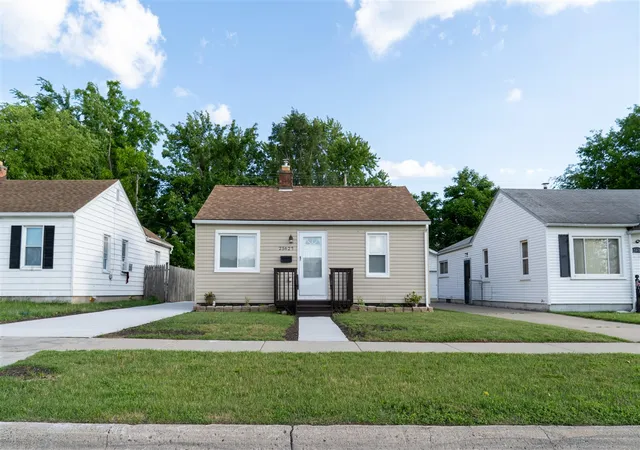 Homes for sale in Dearborn Heights, MI | 25627 Penn St, Dearborn Heights, MI 48125 | MLS# 70540815