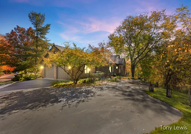 1st image of 610 Cascade Hills Holw, Grand Rapids, MI 49546 | MLS# 70437157