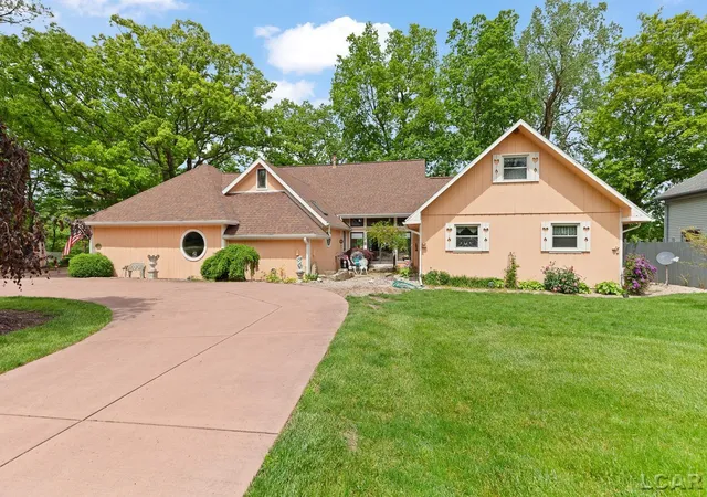 Homes for sale in Addison, MI | 25 S Shore Dr, Addison, MI 49220 | MLS# 50209097