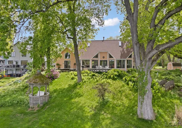 Homes for sale in Addison, MI | 25 S Shore Dr, Addison, MI 49220 | MLS# 50209097