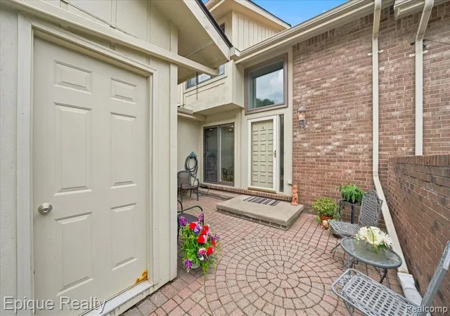 4th image of 26 Kirks Ct, Rochester Hills, MI 48309 | MLS# 61003995