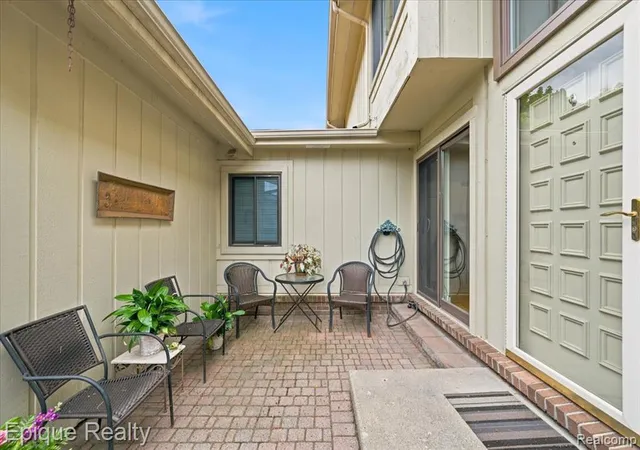 5th image of 26 Kirks Ct, Rochester Hills, MI 48309 | MLS# 61003995