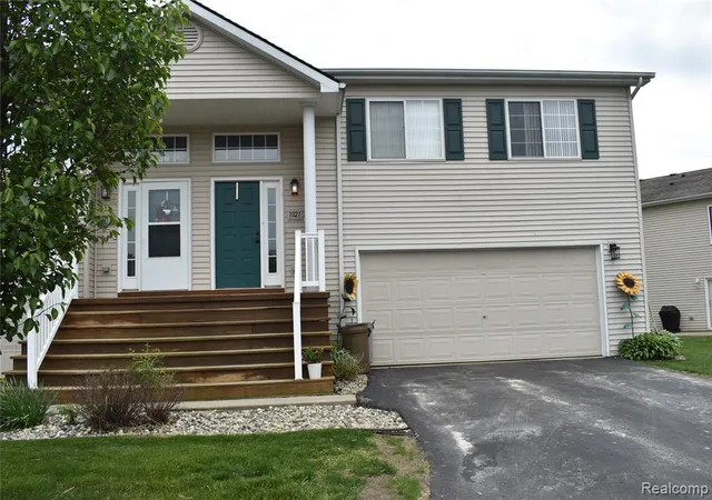 Homes for sale in Grand Blanc, MI | 1021 Timber Ridge Ct, Grand Blanc, MI 48439 | MLS# 60996717
