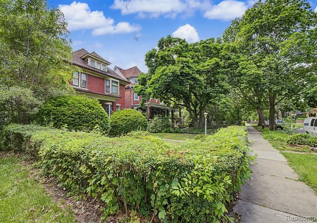 Photo 3 of Sale Pending at 1481 Hubbard St, Detroit, MI 48209 | MLS# 61004892 | Listing updated on 2026-07-08