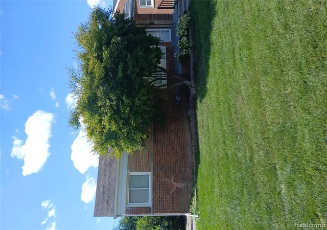 Photo 2 of Sale Pending at 15070 Drake St, Southgate, MI 48195 2606 | MLS# 61024643 | Listing updated on 2026-09-08