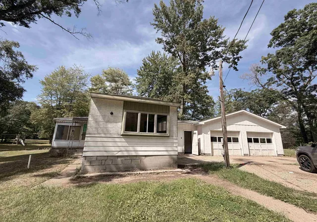 Photo 1 of Sale Pending at 2303 W Edgewood St, Farwell, MI 48622 | MLS# 50219812 | Listing updated on 2026-09-11